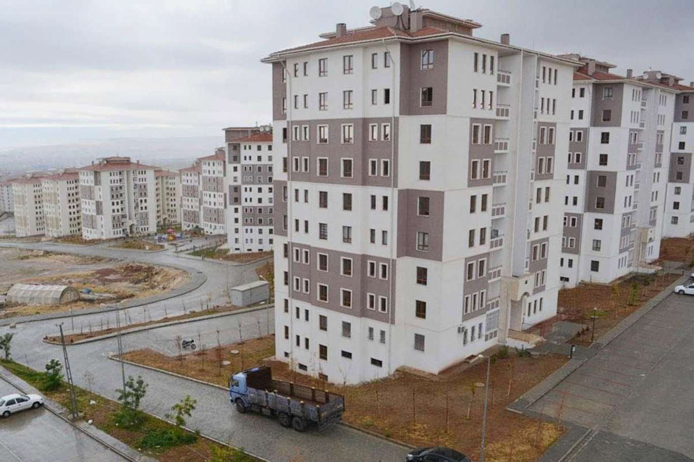 TOKİ: Açık artırma ile konut ve iş yeri satılacak TOKİ: Açık artırma ile konut ve iş yeri satılacak